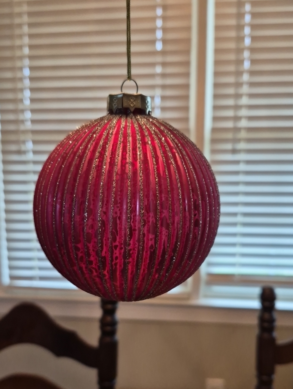 Mark Roberts Pink Ribbed Glitter Bauble